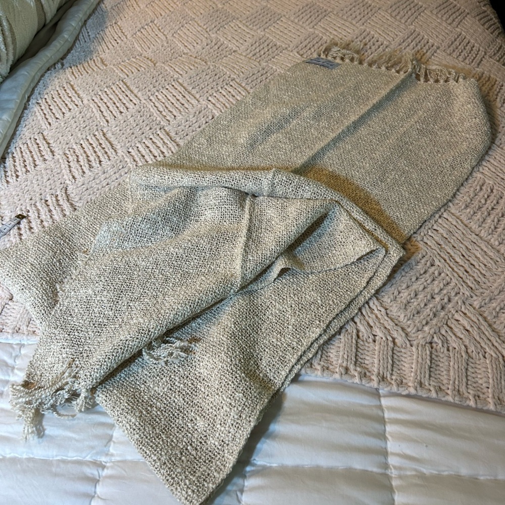John J. Murphy Beige Linen Blend Fringed Scarf 🆕 - Picture 4 of 7
